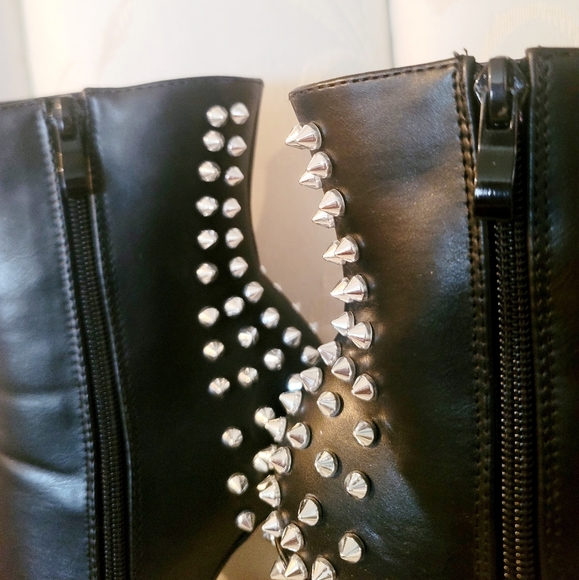 Bella Luna Boots - Picture 1 of 7